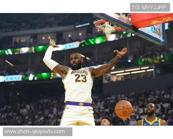 勇士与骑士圣诞大战激烈对决篮球盛宴引燃节日激情 勇士与骑士圣诞大战激烈对决篮球盛宴引燃节日激情